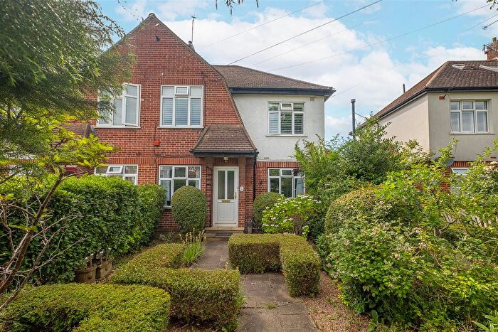 2 Bedroom Maisonette For Sale In Speer Road, Thames Ditton, KT7