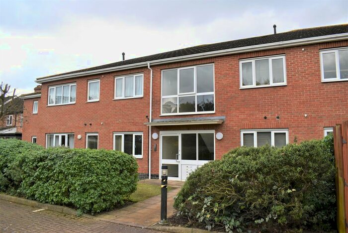 2 Bedroom Flat To Rent In Cheffrey Court, Ashford, TW15