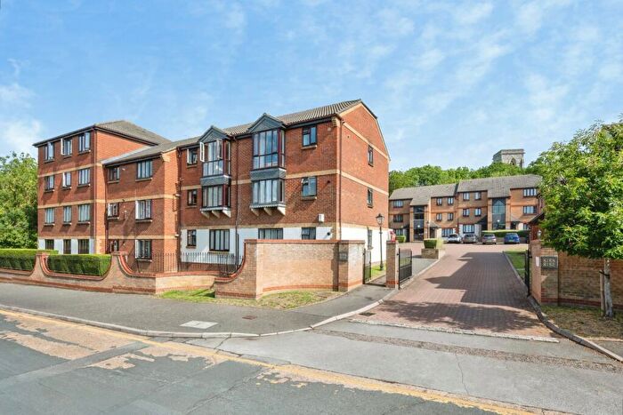2 Bedroom Flat For Sale In Kirk Rise, Sutton, SM1