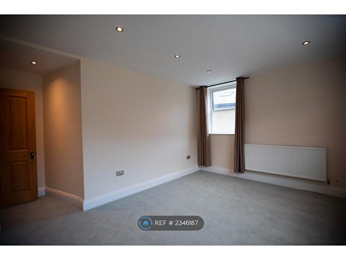 6 Bedroom Semi-Detached House To Rent In Burnley Road, Todmorden, OL14
