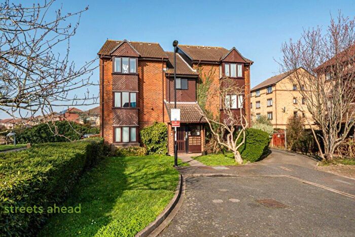 Apartment For Sale In Redgrave Close, Croydon, CR0