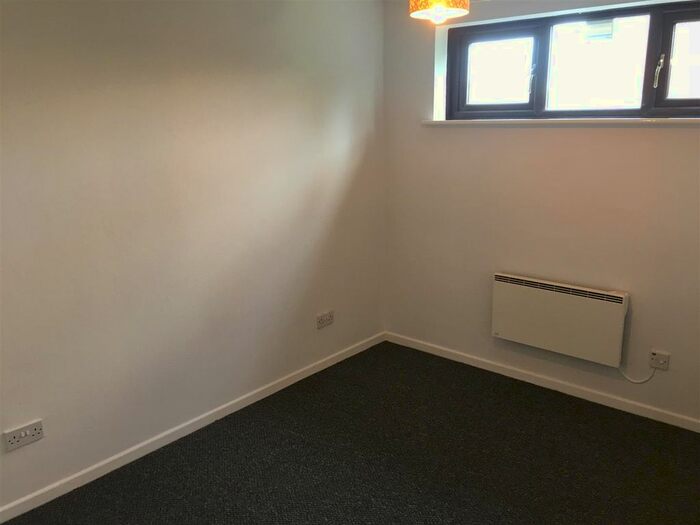 1 Bedroom Flat To Rent In Robin Court, Kidderminster, DY10