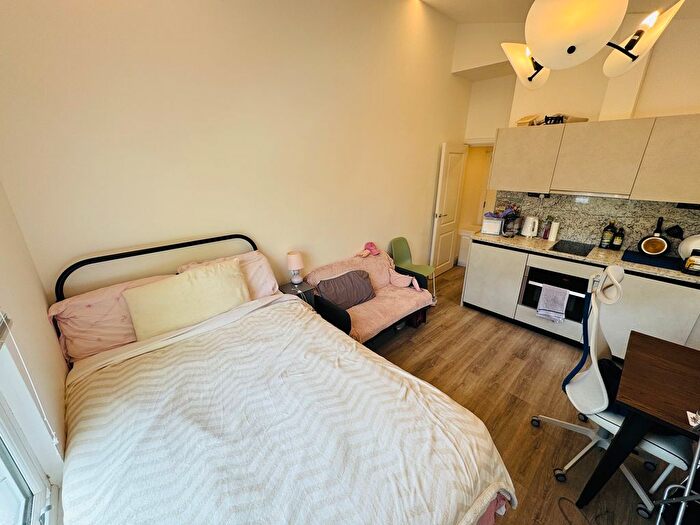 1 Bedroom Flat To Rent In Rita Road, London, SW8