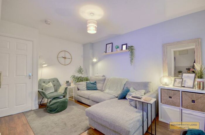 3 Bedroom Town House To Rent In Gifford Way, Darwen, BB3