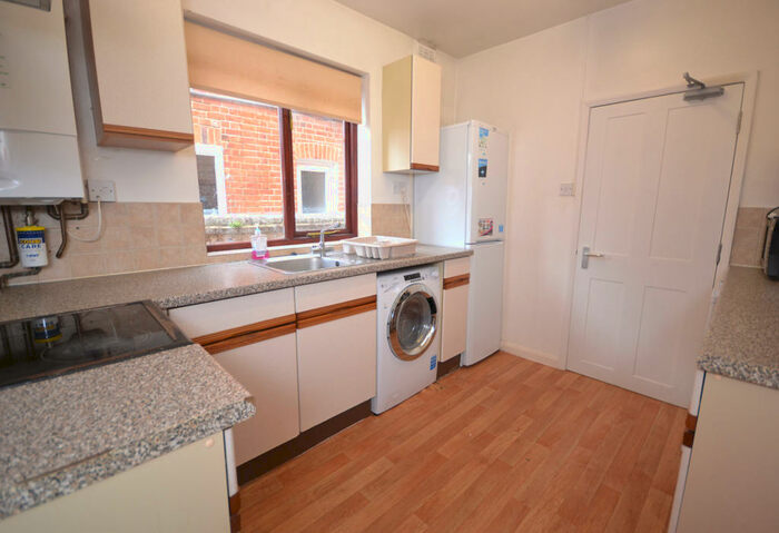 4 Bedroom Terraced House To Rent In Swainstone Road, Reading, Berkshire, RG2