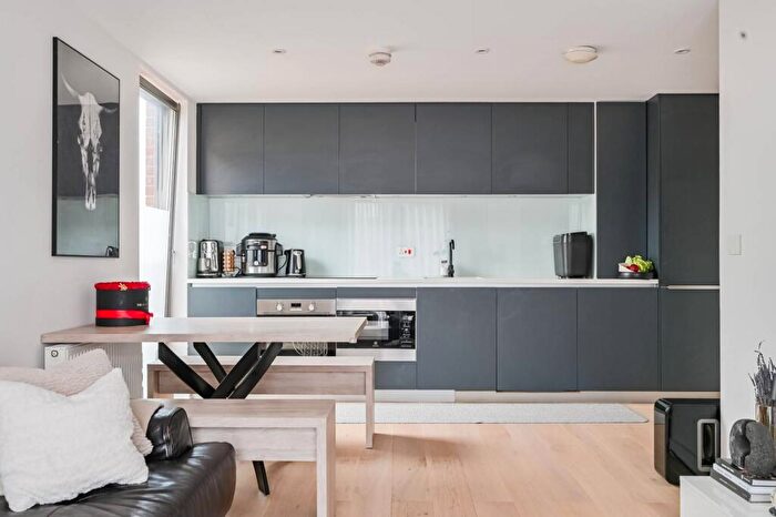 2 Bedroom Flat To Rent In Florian Court, Canning Town, London, E16