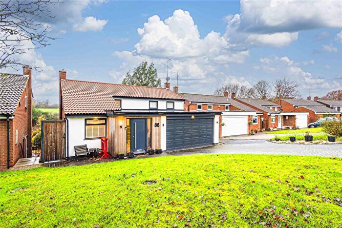 5 Bedroom Detached House For Sale In Holywell Road, Studham, Central Bedfordshire, LU6