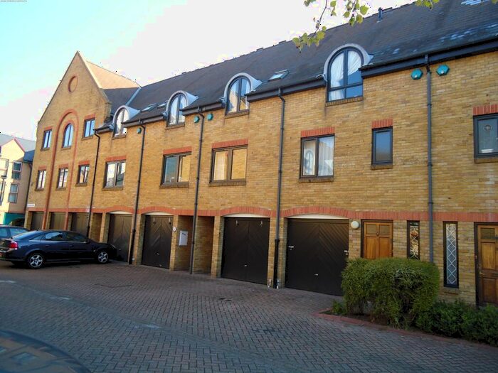 3 Bedroom Terraced House To Rent In Waveney Close, London, E1W