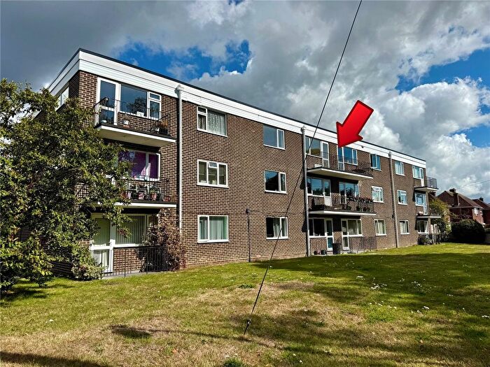 2 Bedroom Flat For Sale In Ashley Court, Kenilworth Close, New Milton, Hampshire, BH25