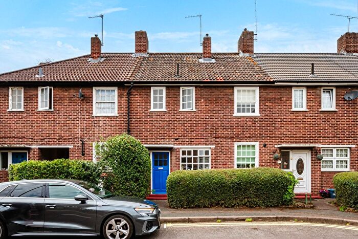3 Bedroom Property For Sale In Mapledene Road, E8