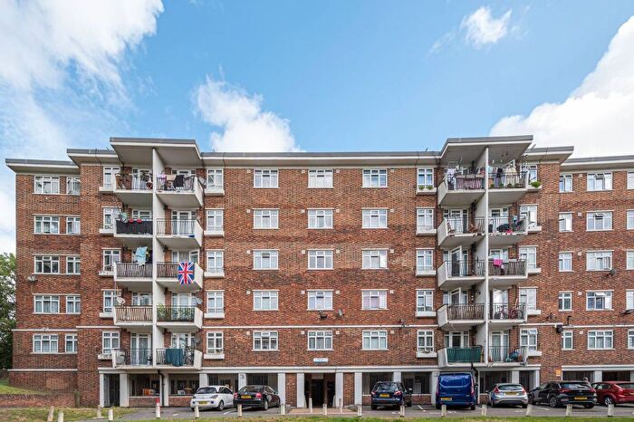 3 Bedroom Flat For Sale In Lordship Lane, East Dulwich, London, SE22