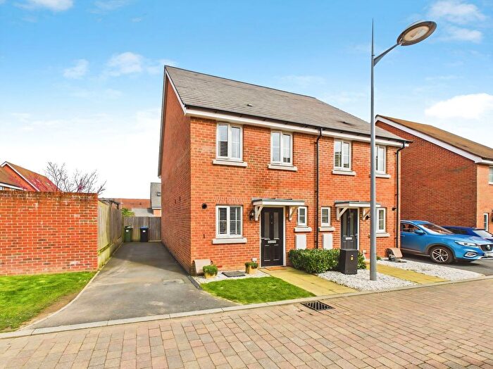 2 Bedroom Semi Detached House For Sale In Hop Link, Kilnwood Vale, RH12