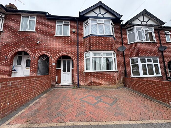 3 Bedroom Terraced House To Rent In Strathmore Avenue, Luton, Bedfordshire, LU1