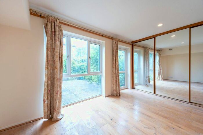 5 Bedroom Semi-Detached House To Rent In Deans Close, East Croydon, Croydon, CR0