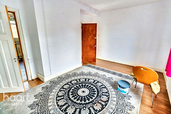 3 Bedroom End Of Terrace House For Sale In Iliffe Road, Leicester, LE4