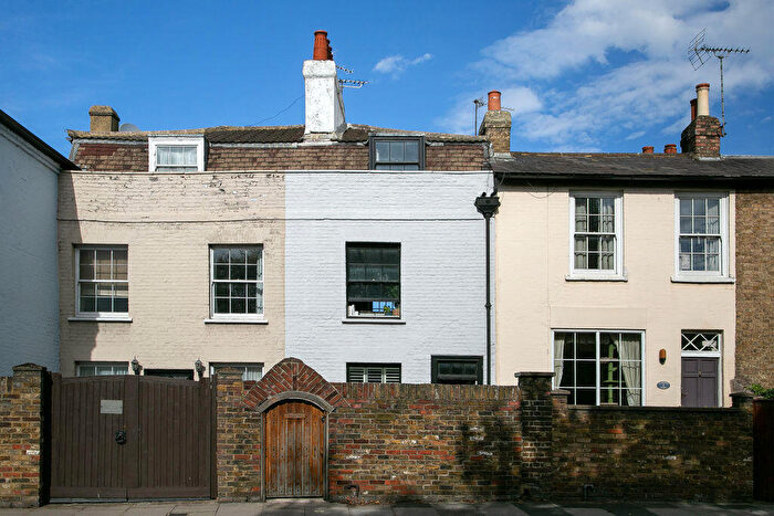 2 Bedroom Terraced House For Sale In Parkside, Hampton Court Road, East Molesey, KT8