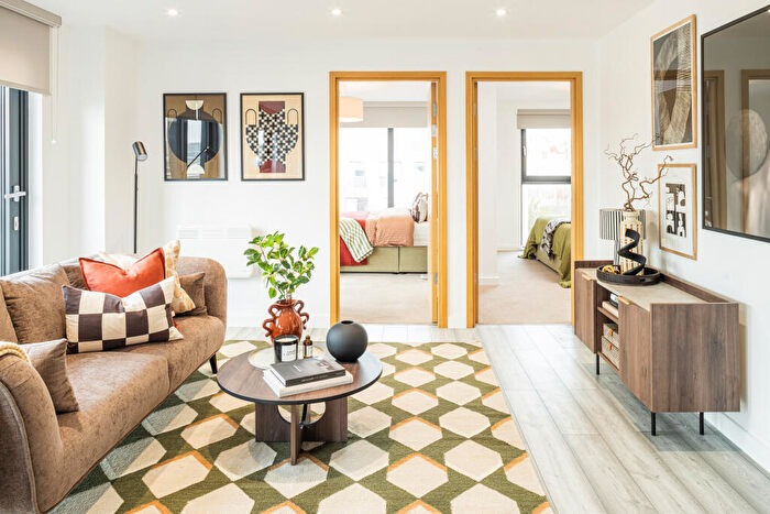 2 Bedroom Apartment To Rent In Kirkstall Road, Leeds, West Yorkshire, LS3