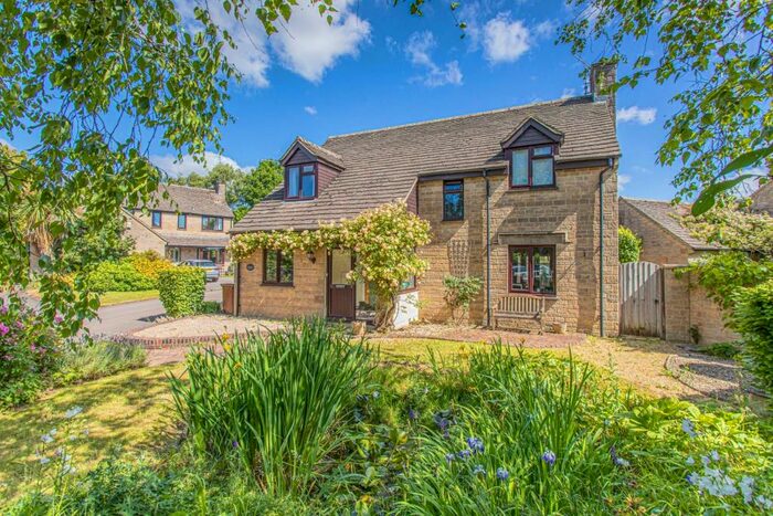 4 Bedroom Detached House To Rent In Paddock Close, SN15