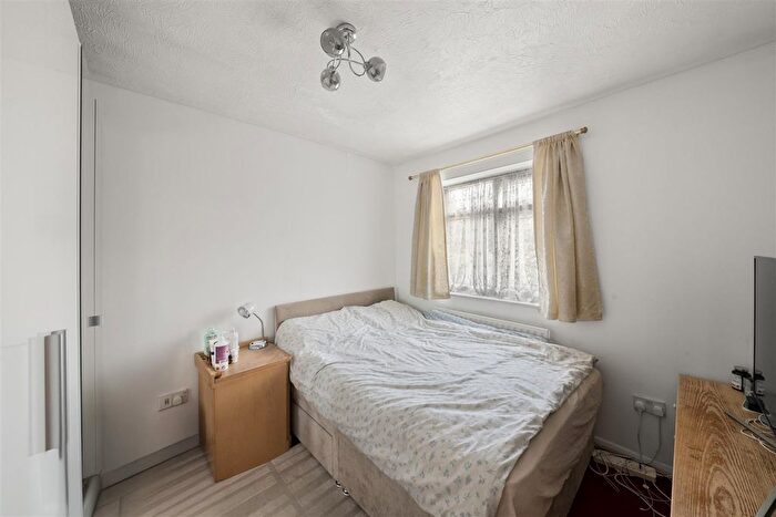 3 Bedroom Terraced House For Sale In Regents Close, Hayes, UB4