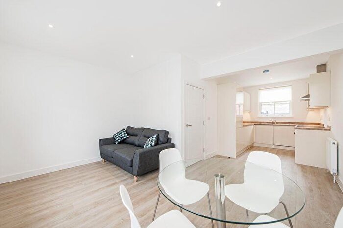 2 Bedroom Flat To Rent In Roman Road, Bow, E3