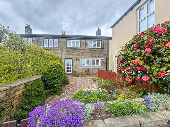 3 Bedroom Cottage For Sale In The Village, Thurstonland, Huddersfield, HD4