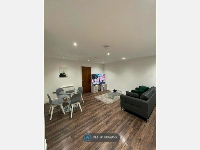 3 Bedroom Flat To Rent In Caister Hall, Coventry, CV1