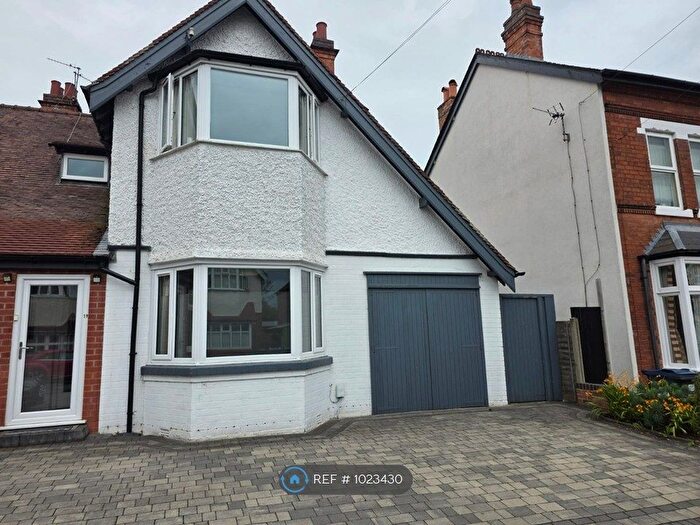 4 Bedroom Semi-Detached House To Rent In Birmingham, Birmingham, B14