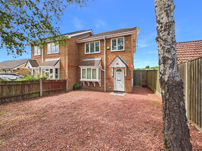 3 Bedroom Semi Detached House To Rent In Butts Road, SO19
