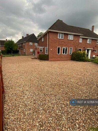 4 Bedroom Semi-Detached House To Rent In Hobart Drive, Hythe, Southampton, SO45