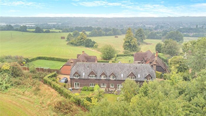 3 Bedroom Terraced House For Sale In Harts Hill Road, Thatcham, Berkshire, RG18