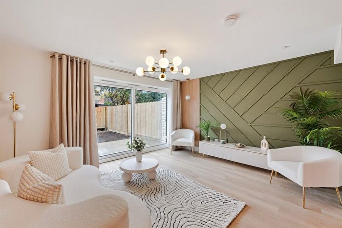 2 Bedroom Mews For Sale In Fenham Road, London, SE15