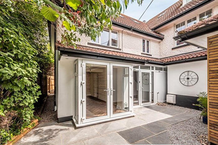4 Bedroom Semi-Detached House For Sale In Sarlsdown Road, Exmouth, EX8