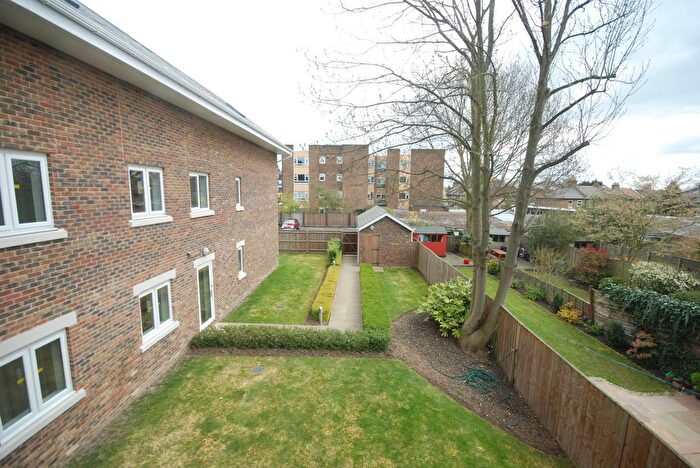 2 Bedroom Flat To Rent In Britannia Road, Surbiton, KT5