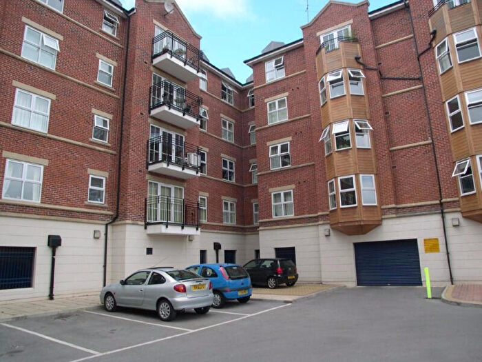 2 Bedroom Apartment To Rent In Carisbrooke Road, Leeds, West Yorkshire, LS16
