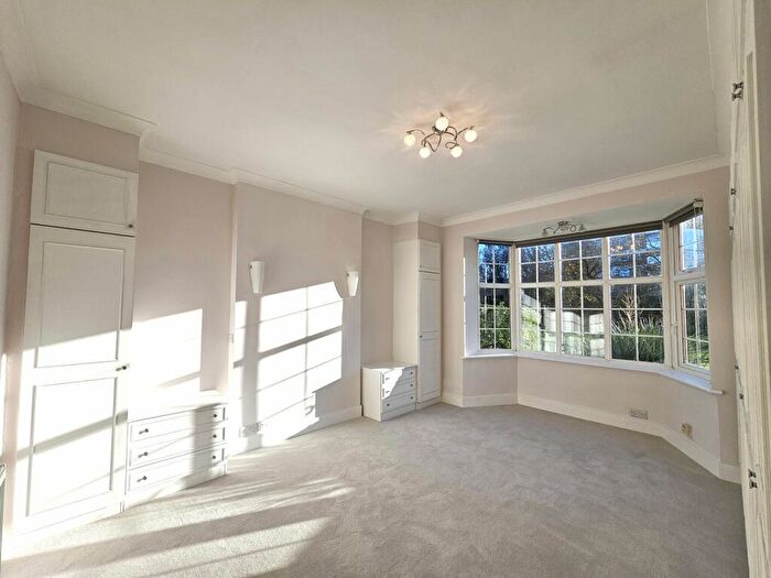 3 Bedroom Flat To Rent In Sheldon Avenue, London, N2