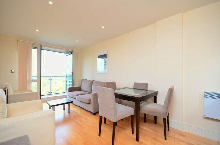 2 Bedroom Flat To Rent In Chiswick High Road, Chiswick, London, W4
