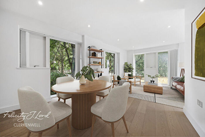 3 Bedroom Apartment For Sale In Featherstone Street, London, EC1Y