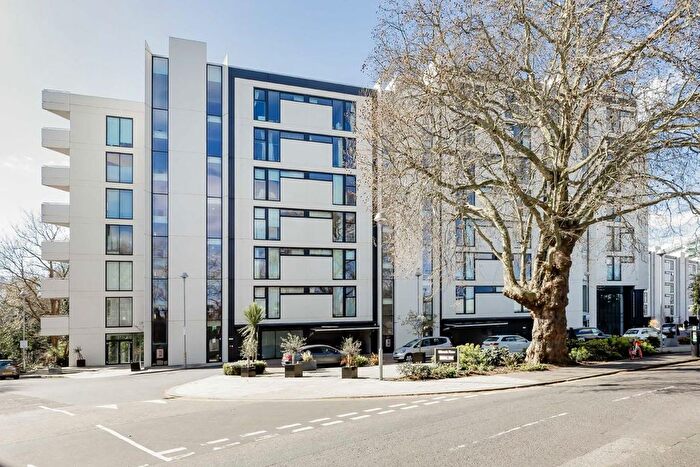 2 Bedroom Flat To Rent In Colonial Drive, Chiswick, W4