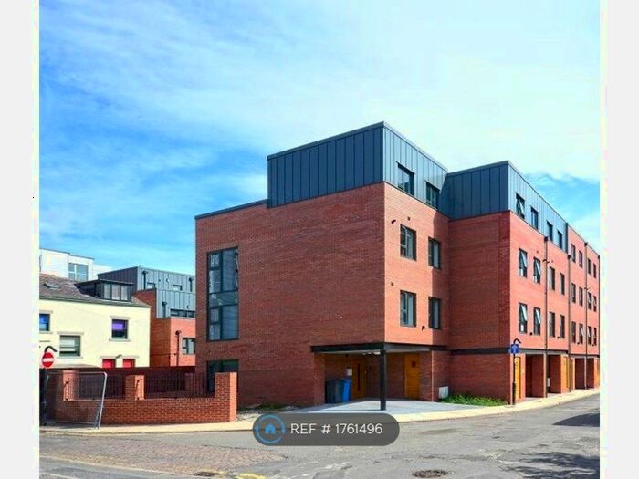 4 Bedroom Terraced House To Rent In Dun Field, Sheffield, S3