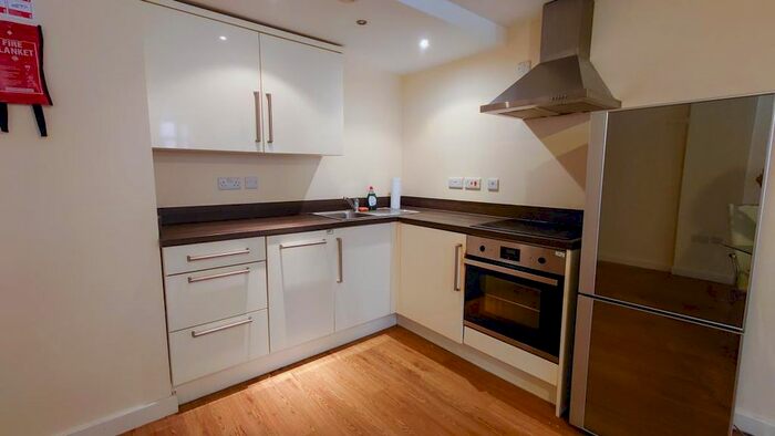 2 Bedroom Flat To Rent In Calais House, Calais Hill, Leicester, LE1