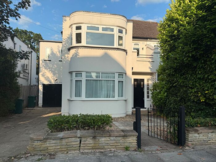 4 Bedroom Semi-Detached House To Rent In Green Walk, London, NW4