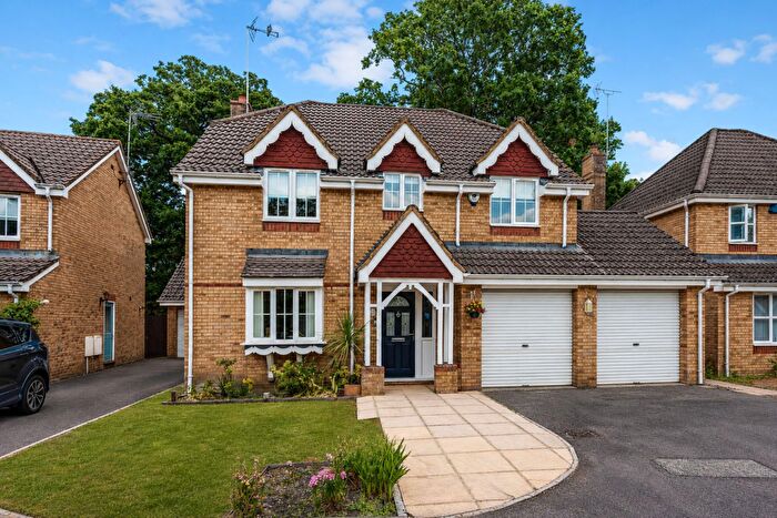 4 Bedroom Detached House For Sale In Kirk Gardens, Totton, Southampton, SO40