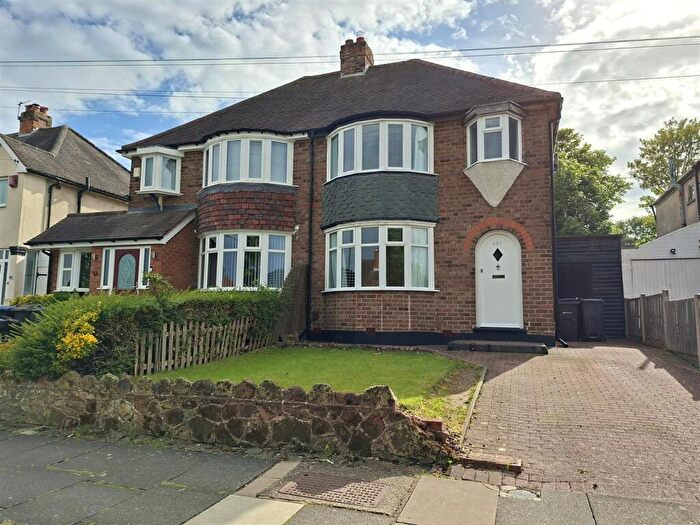 3 Bedroom Semi-Detached House For Sale In Barrows Lane, Sheldon, Birmingham, B26