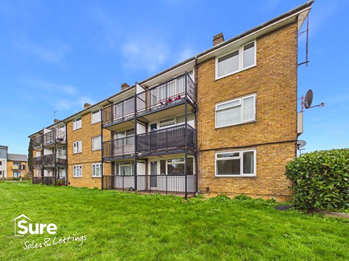 2 Bedroom Flat To Rent In Hammer Lane, Hemel Hempstead, Hertfordshire, HP2