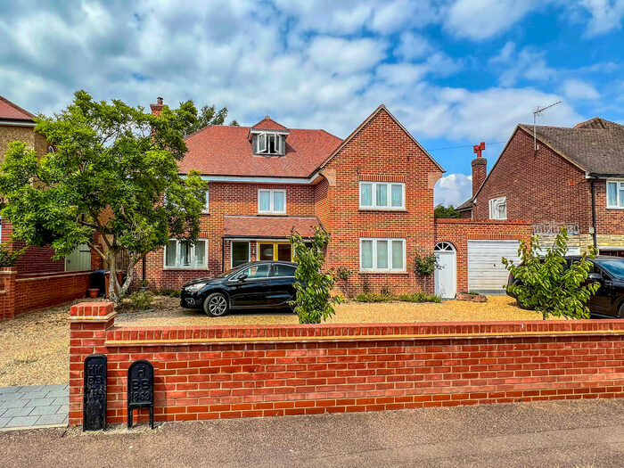 5 Bedroom Detached House To Rent In The Drive, Hertford, SG14