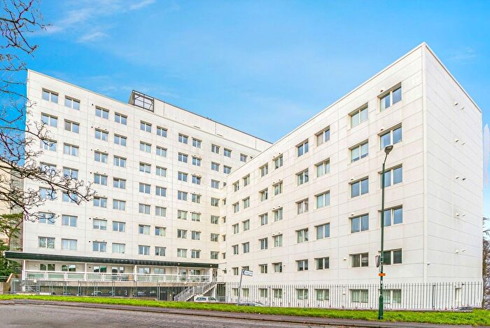 2 Bedroom Flat For Sale In Prince Of Wales Road, Westbourne, Bournemouth, Dorset, BH4