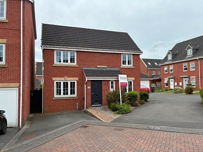 4 Bedroom Detached House For Sale In Rivendale, Leeds, LS10