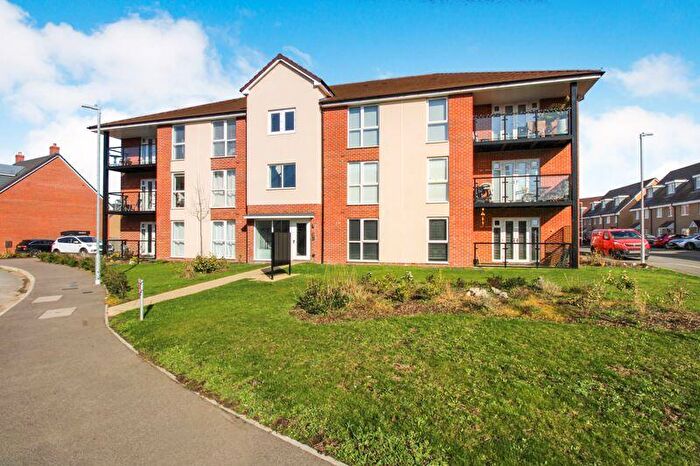 2 Bedroom Flat For Sale In Hollyhock Way, Biggleswade, SG18