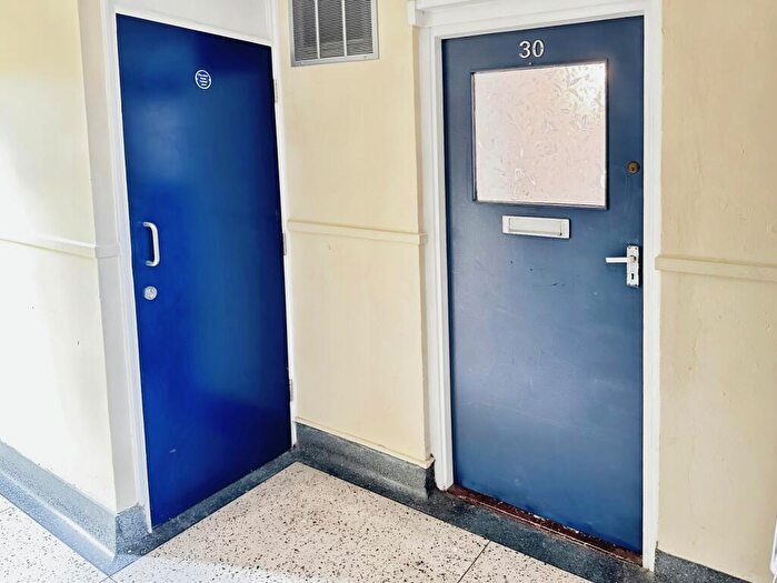 1 Bedroom Flat For Sale In John Street, Rochester, ME1