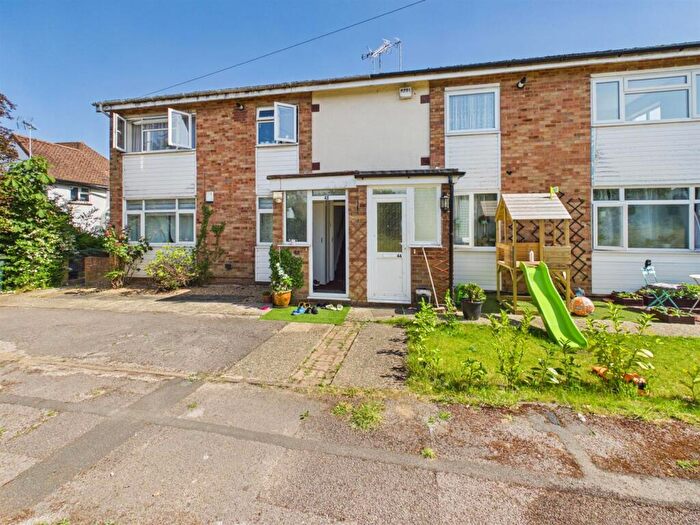 2 Bedroom Maisonette For Sale In Mowbray Drive, Tilehurst, Reading, RG30